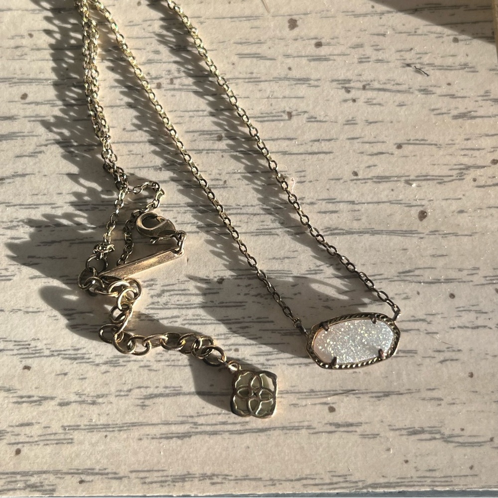 Kendra Scott necklace